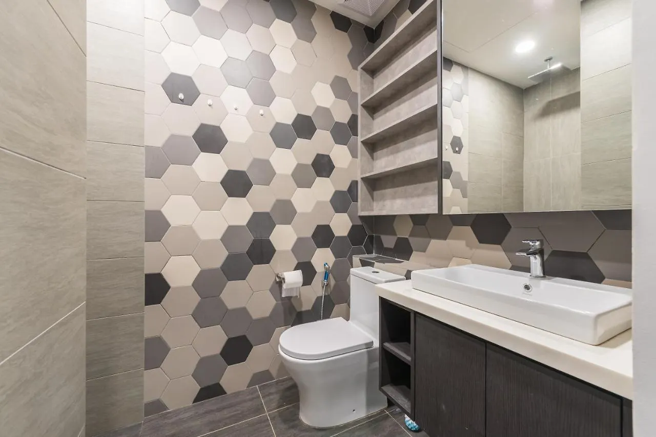 Klcc Towerviewsty5Pax At Ceylonzsuites Kuala Lumpur